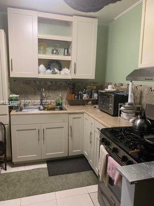 809 NE 140th St, North Miami FL 33161