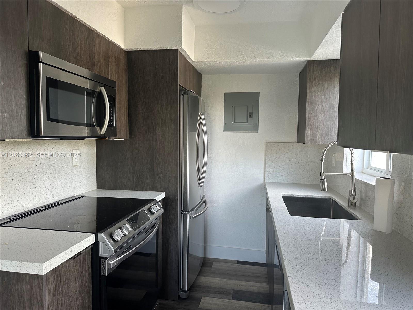 913 NE 17th St # 9 — Photo 3