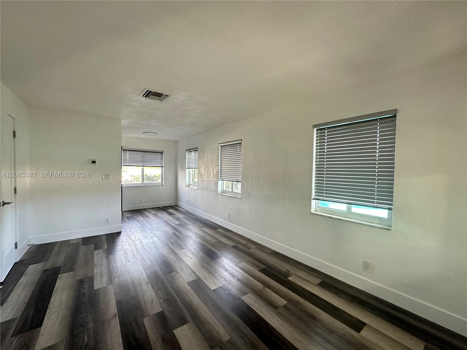 913 NE 17th St # 9 — Photo 5