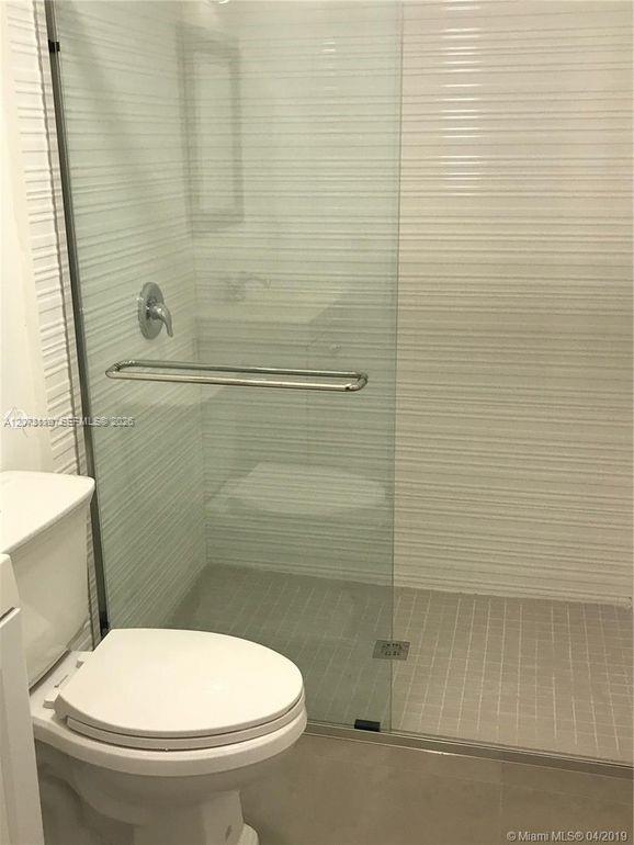 2600 NE 205th St # 2 — Photo 2