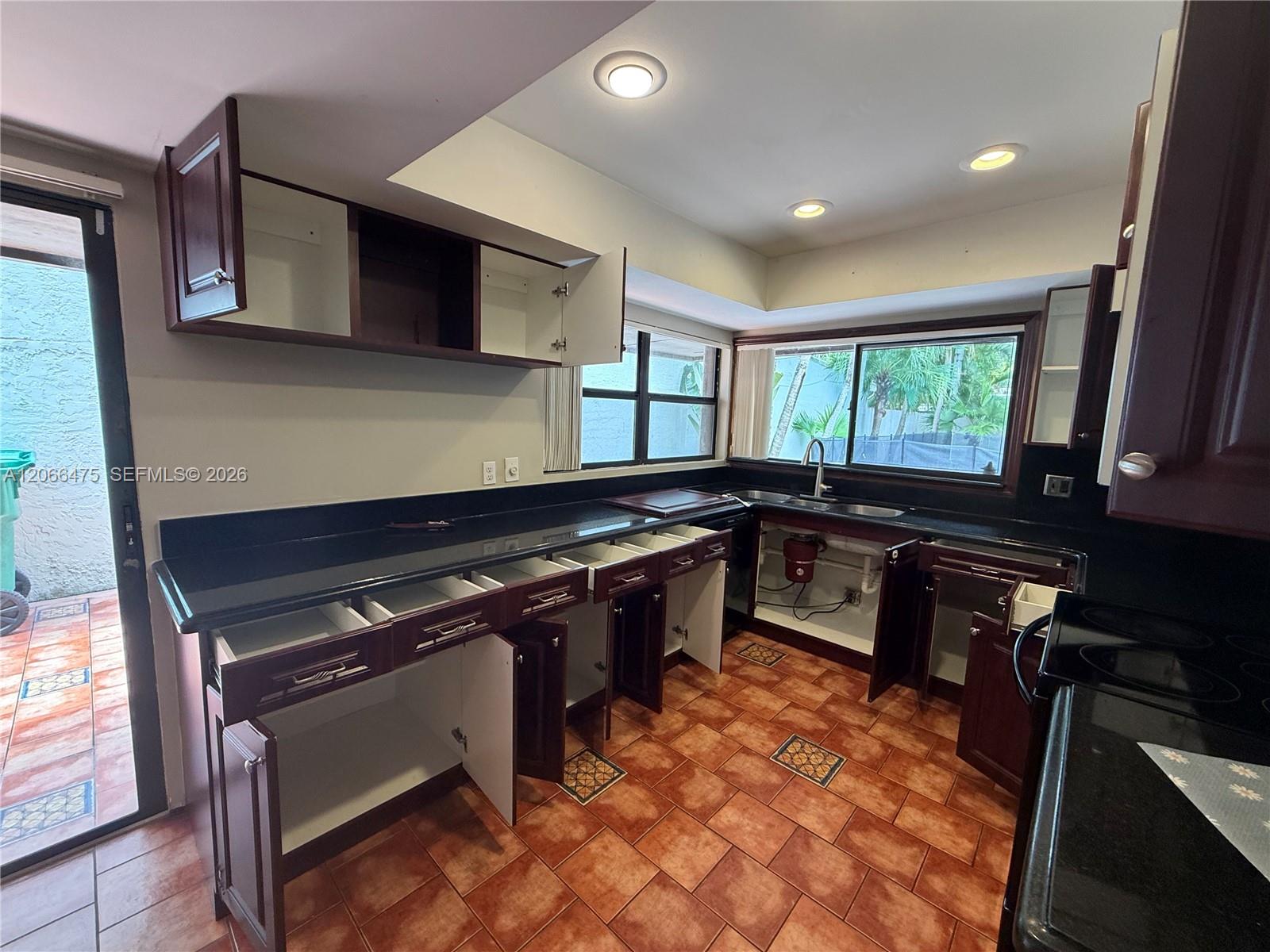 7828 SW 118th Ct — Photo 2