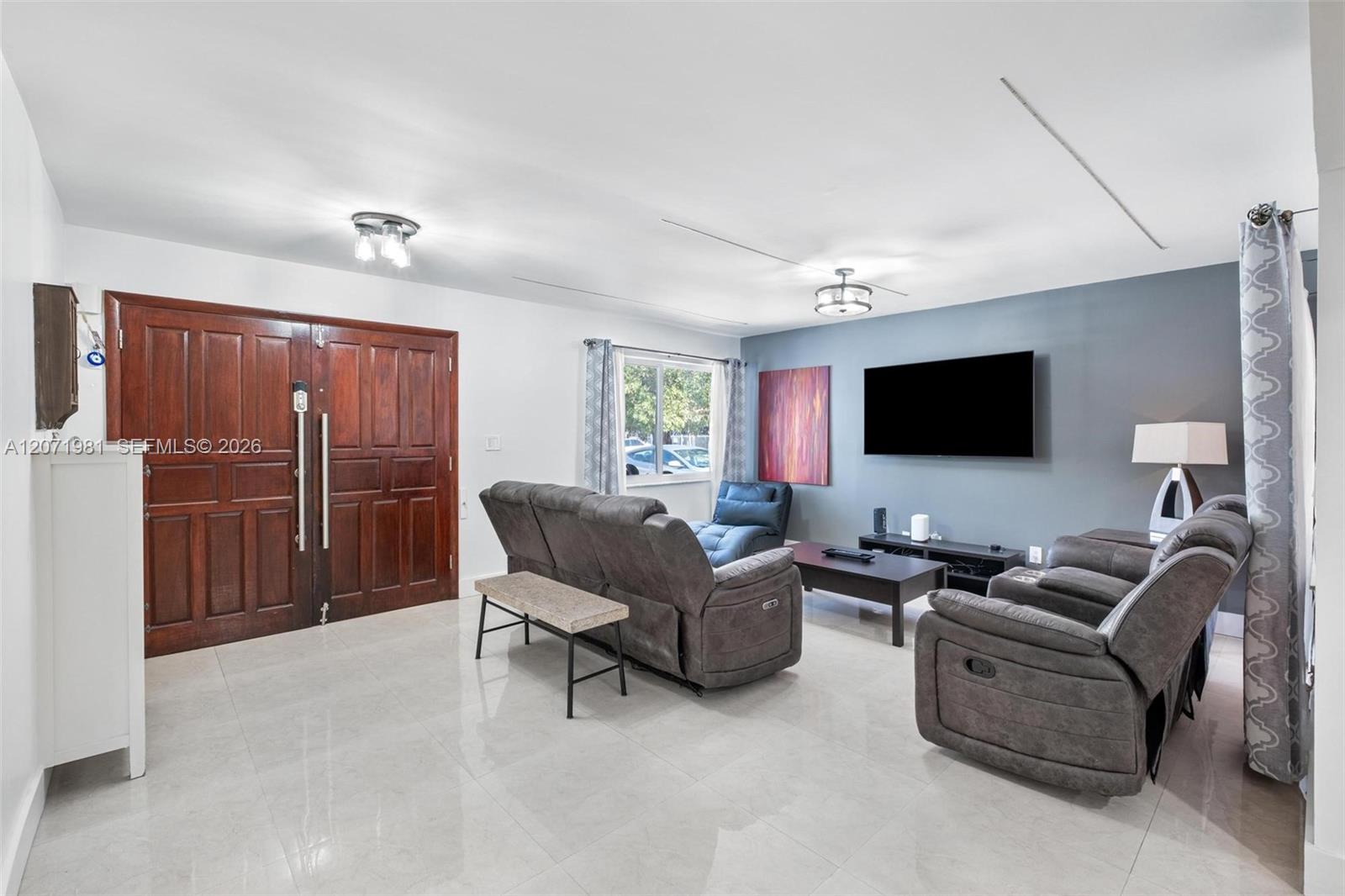 2430 SW 22nd Ter — Photo 4