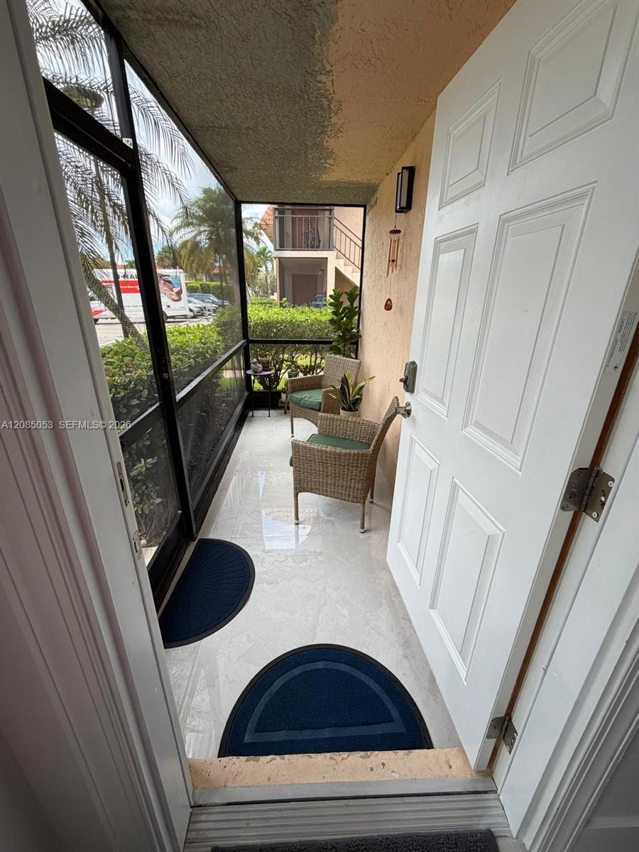 331 Lakeview Dr # 101, Weston FL 33326