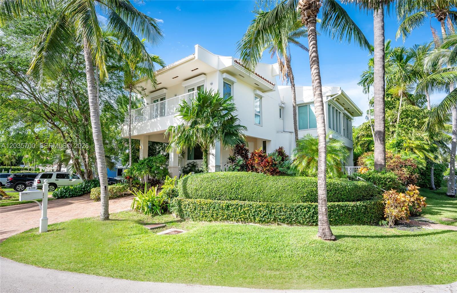 650 Curtiswood Dr, Key Biscayne FL 33149