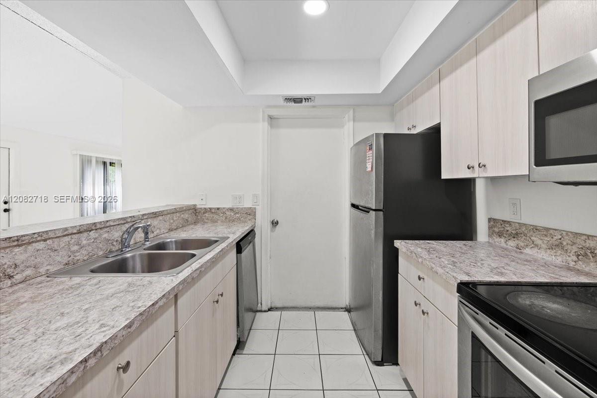 7425 SW 13th St — Photo 5