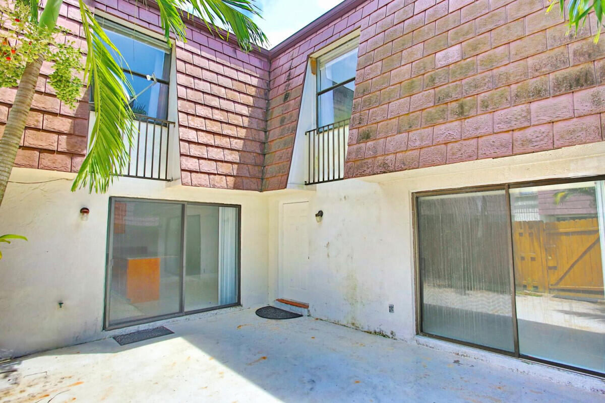 7531 Courtyard Run E — Photo 3