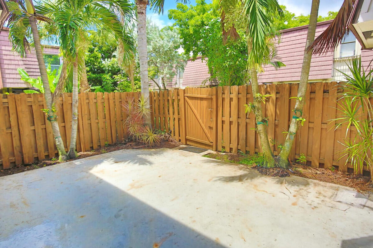 7531 Courtyard Run E — Photo 2