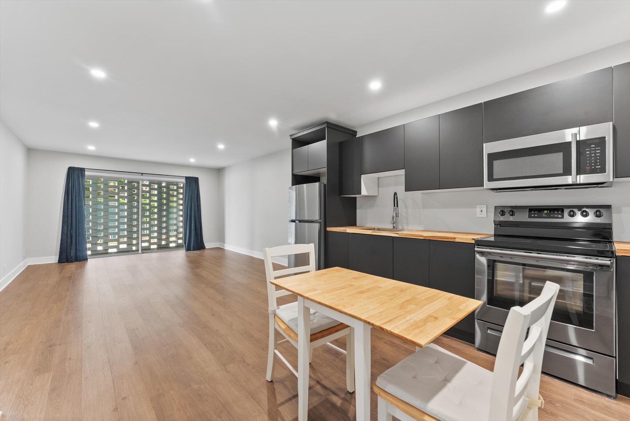 1500 CRESCENT Circle # A14 — Photo 3