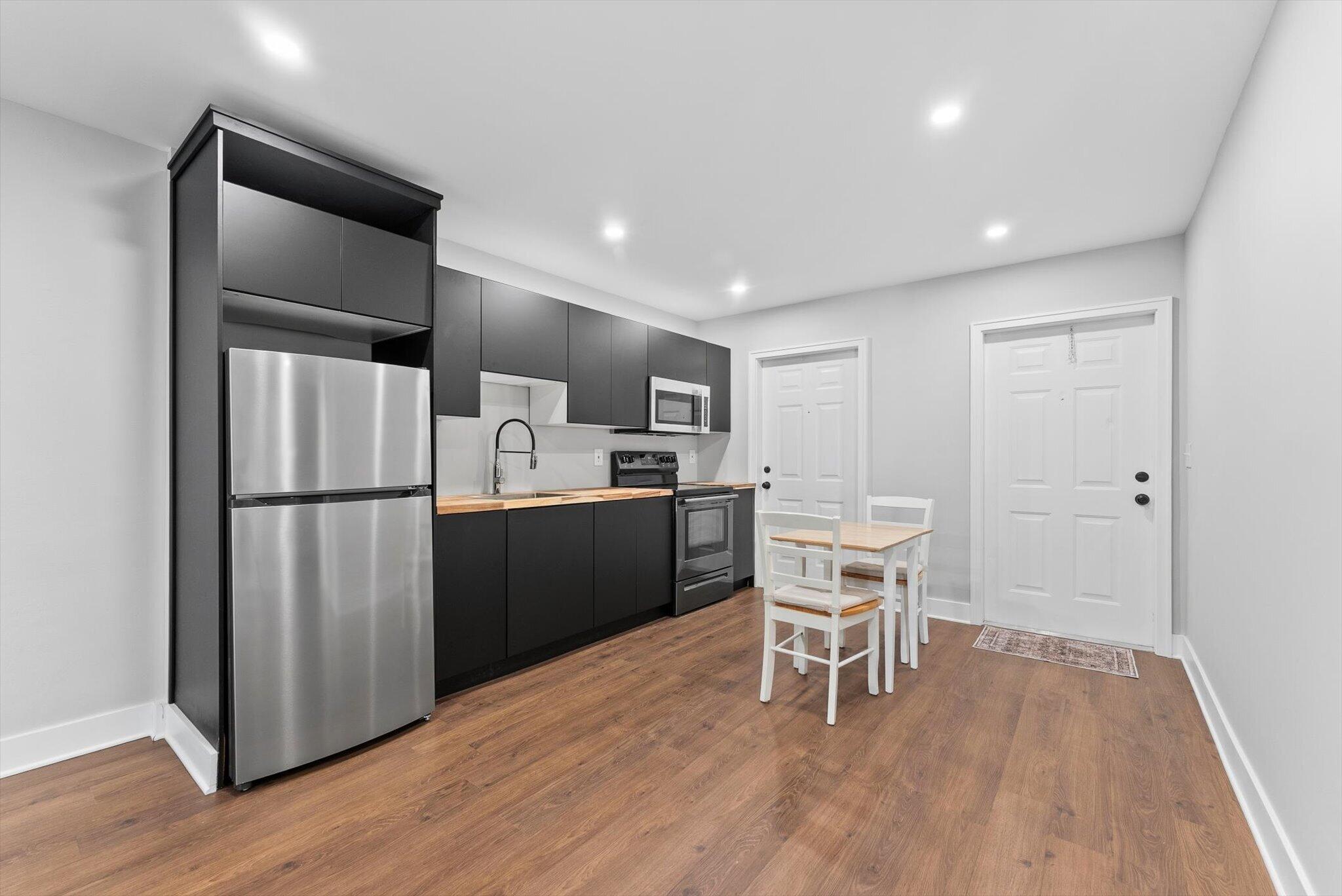 1500 CRESCENT Circle # A14 — Photo 4