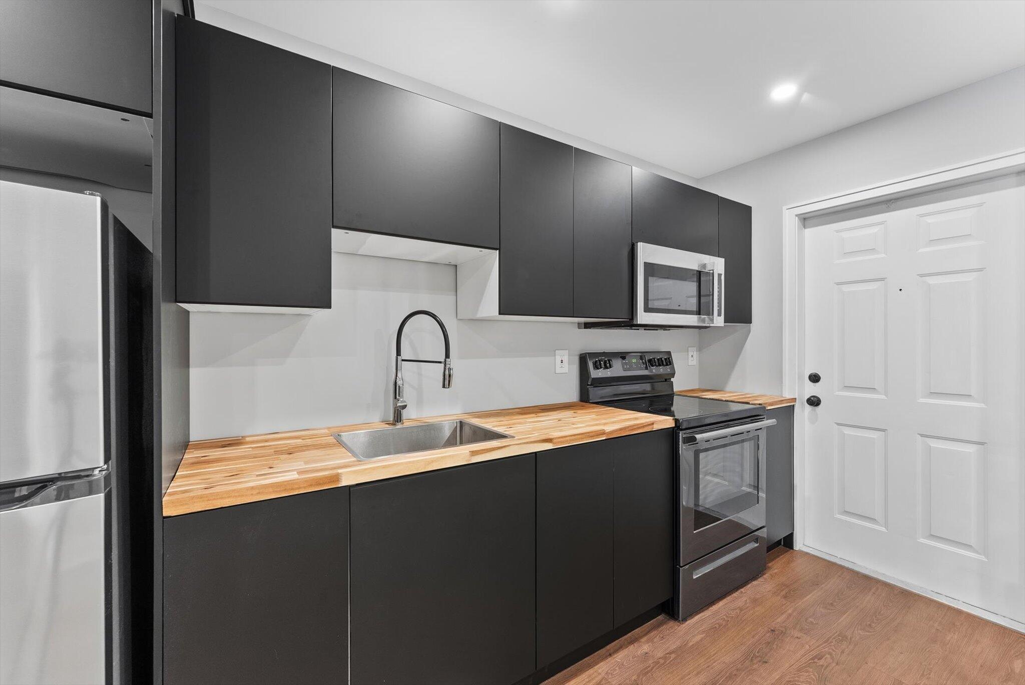 1500 CRESCENT Circle # A14 — Photo 5