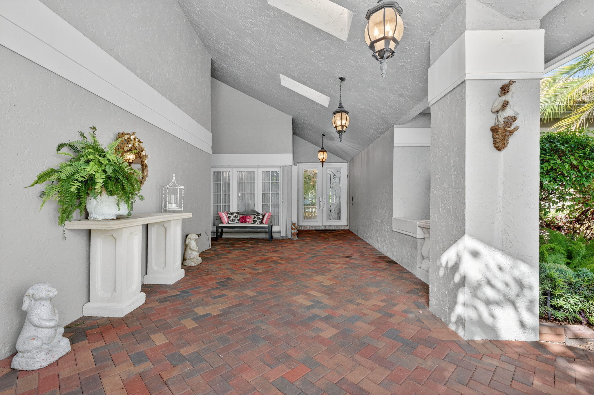 7205 MANDARIN Drive — Photo 3