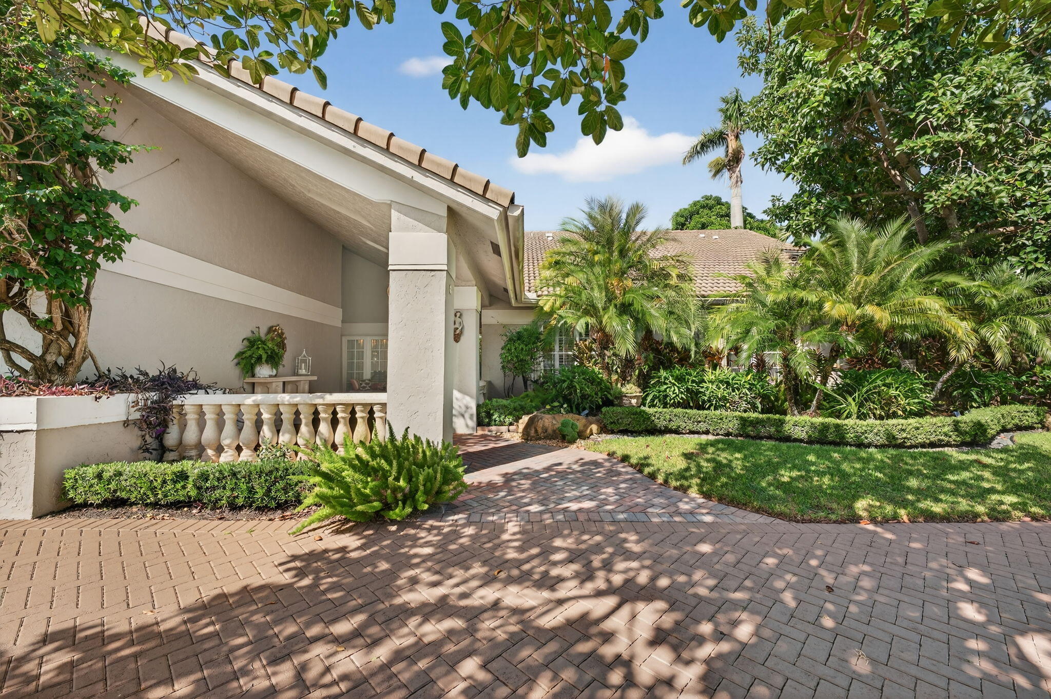 7205 MANDARIN Drive — Photo 2