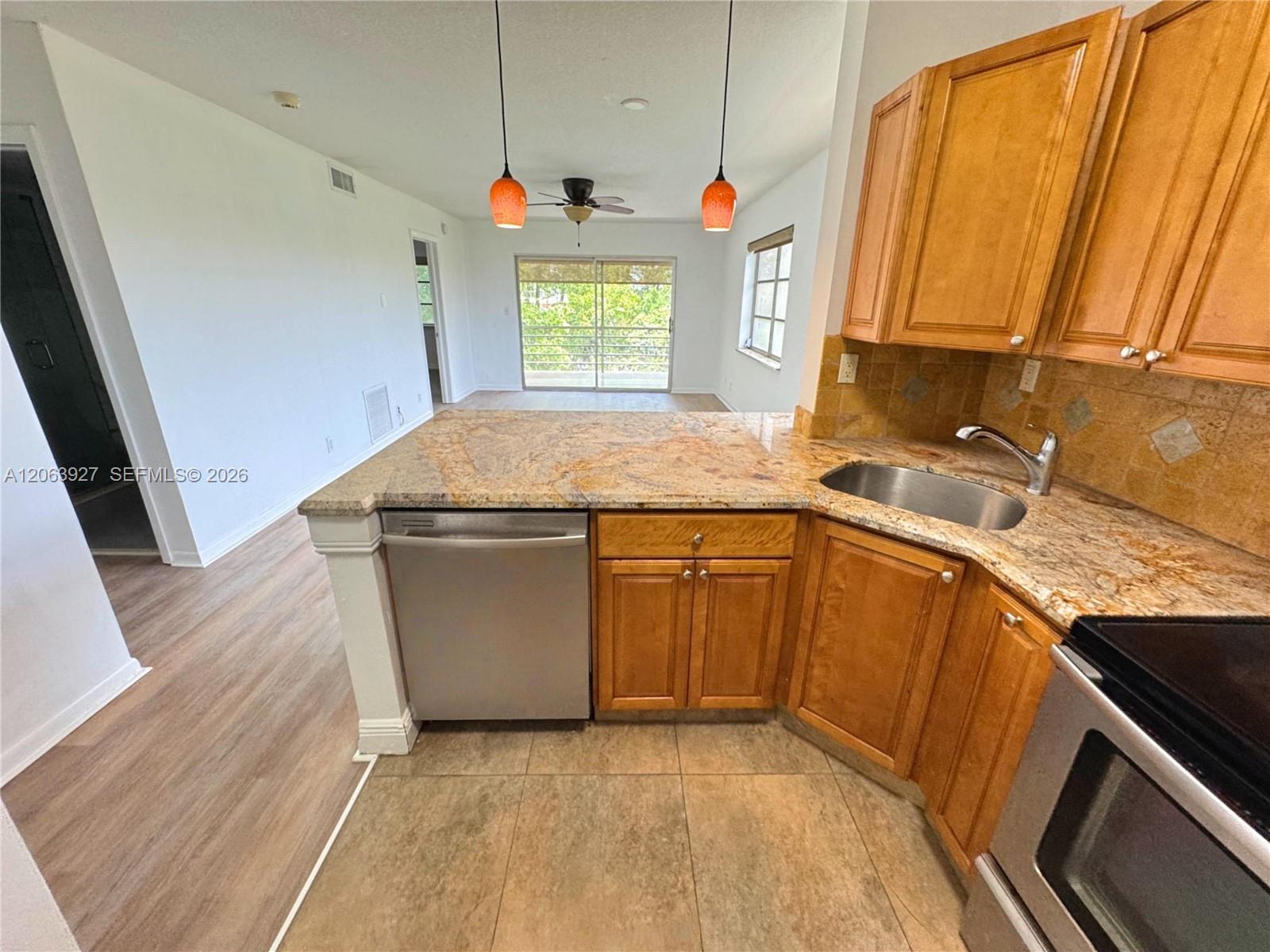 1400 NE 57th St # 308 — Photo 2
