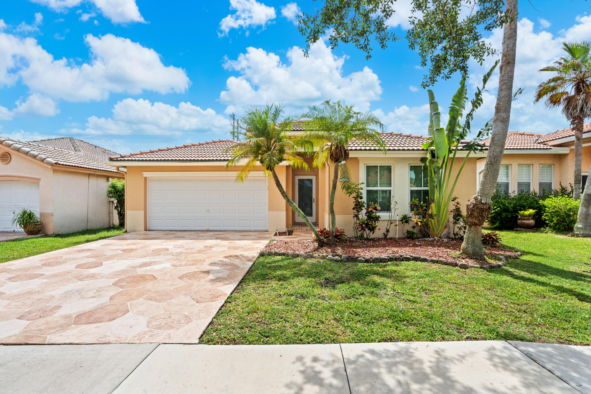 376 E Royal Cove Circle — Photo 3