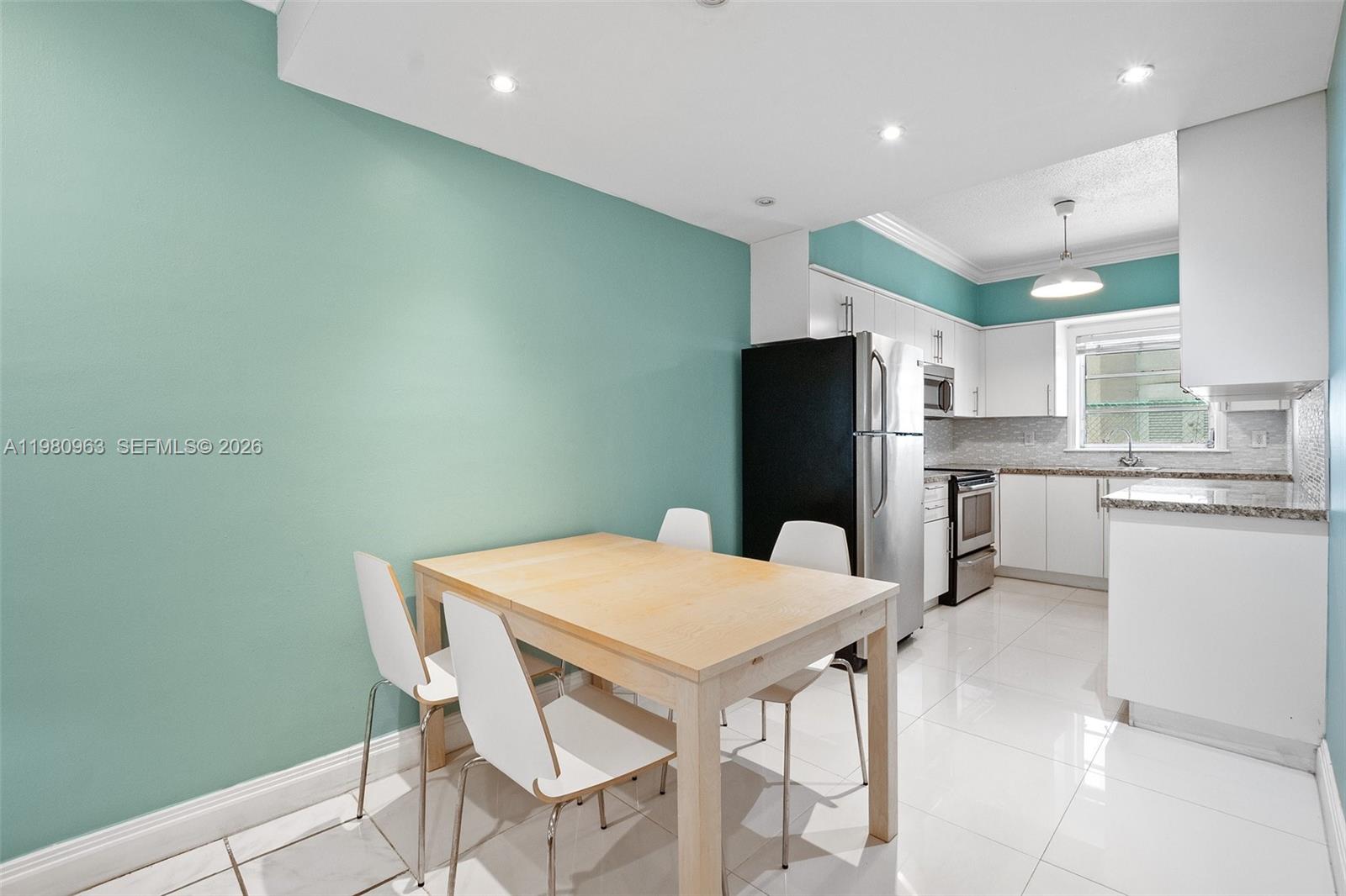 Unit is unfurnished. The furniture seen on pictures are from a previous tenant