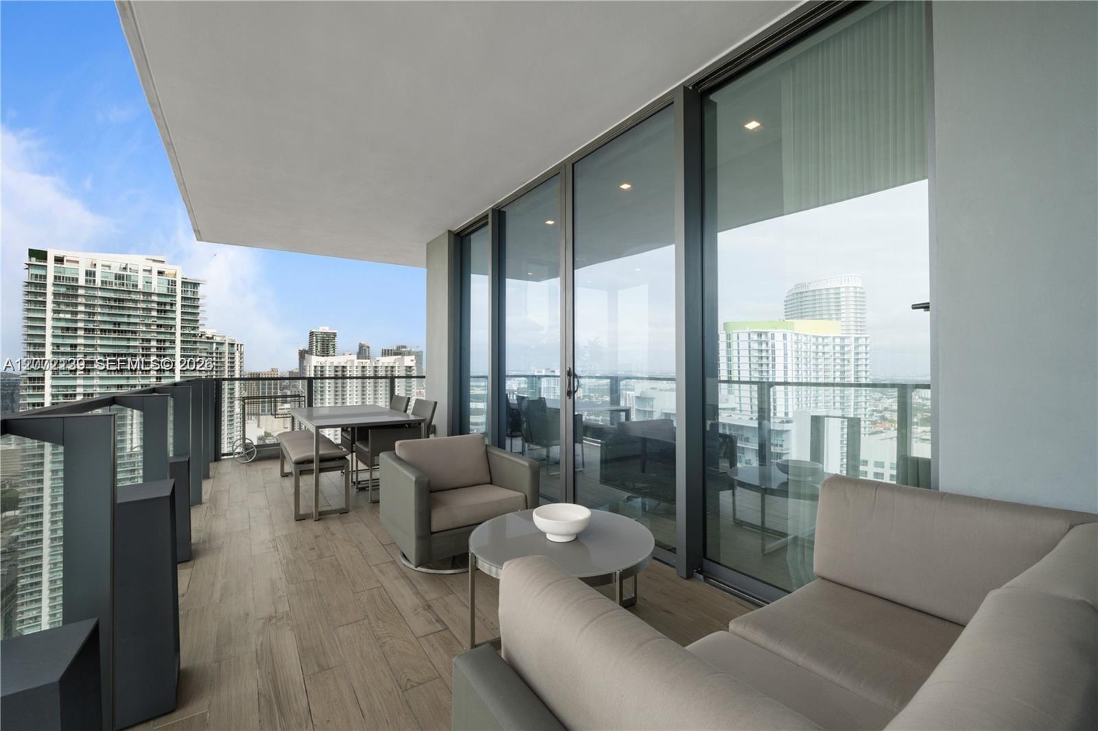 88 SW 7th St # 3412 — Photo 3