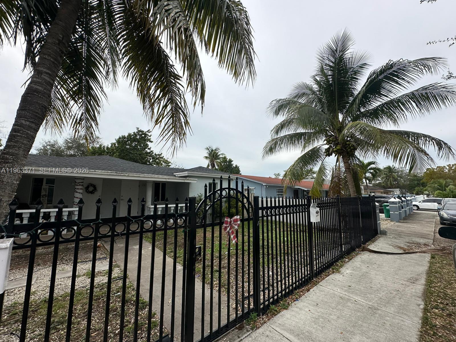 1128 NW 101st St — Photo 2
