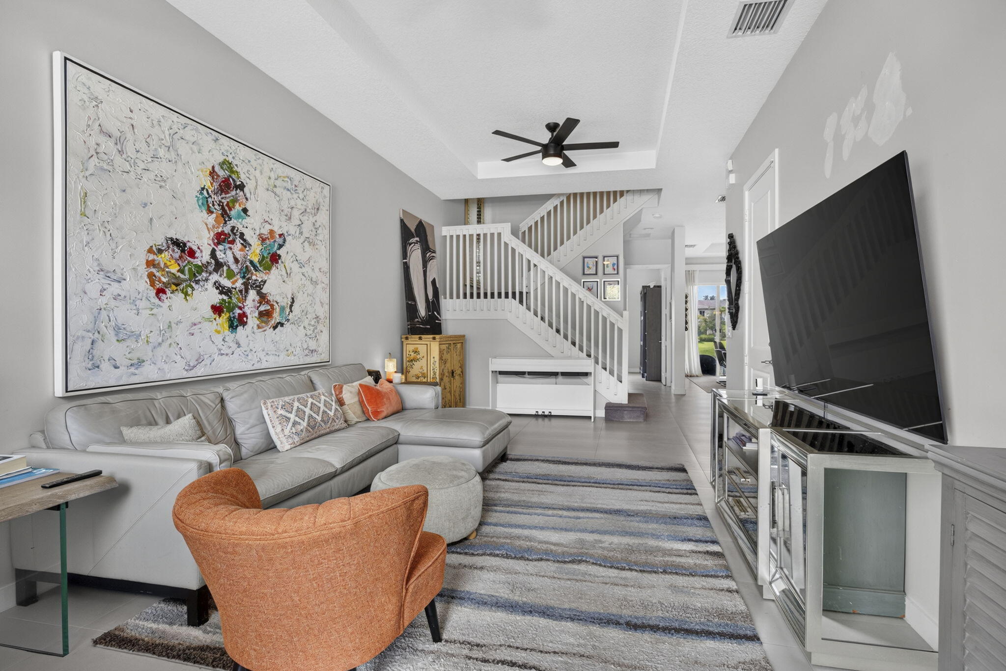 1431 PIONEER Way — Photo 3
