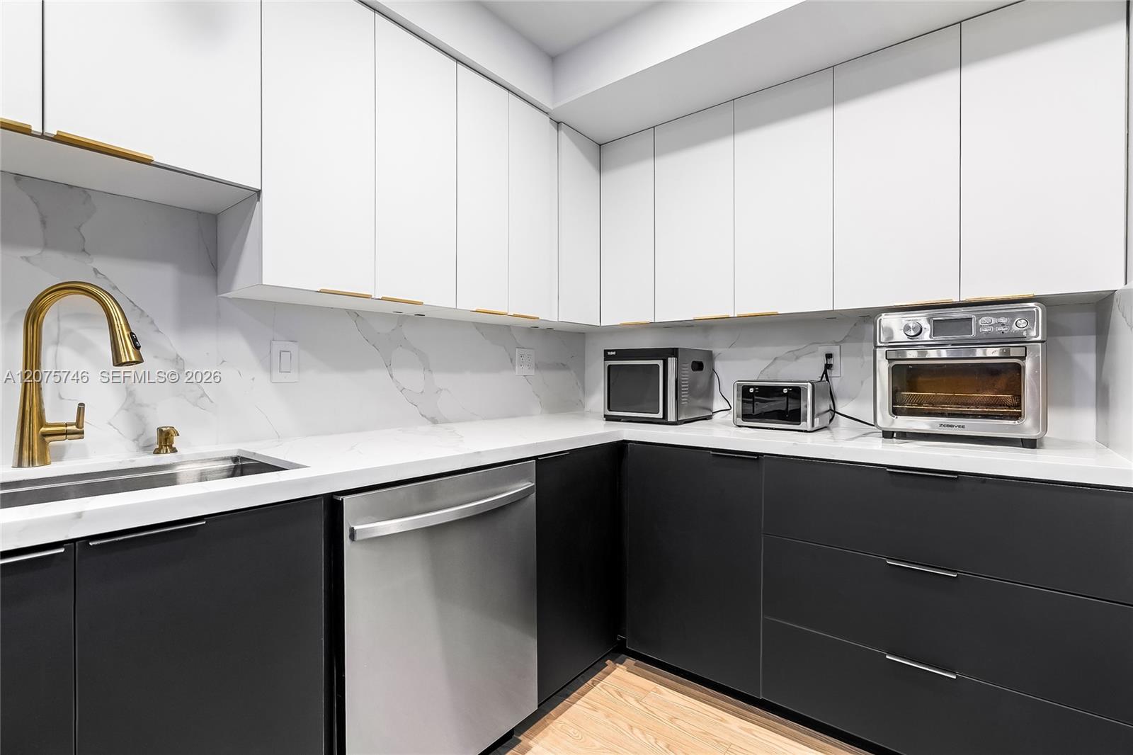 600 Three Islands Blvd # 305 — Photo 3