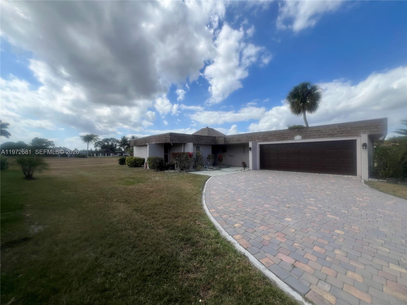 5724 S Bayberry Ln, Tamarac FL 33319