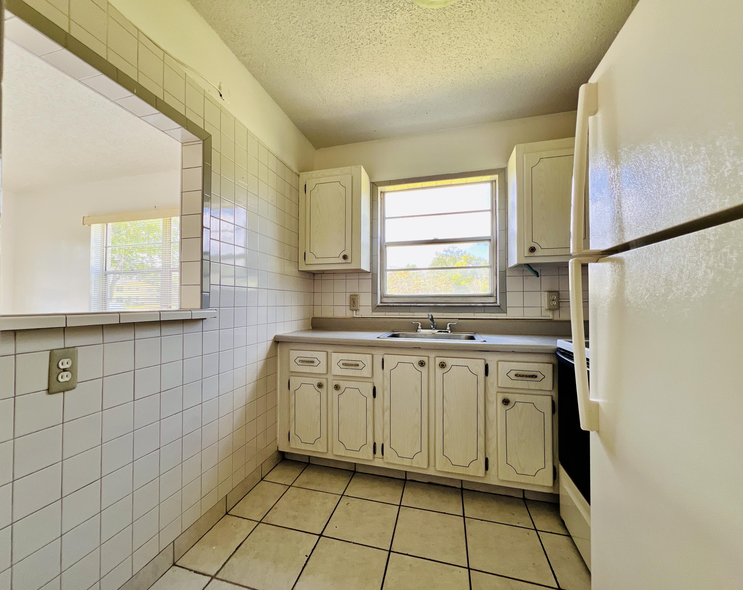 141 Sussex H — Photo 4