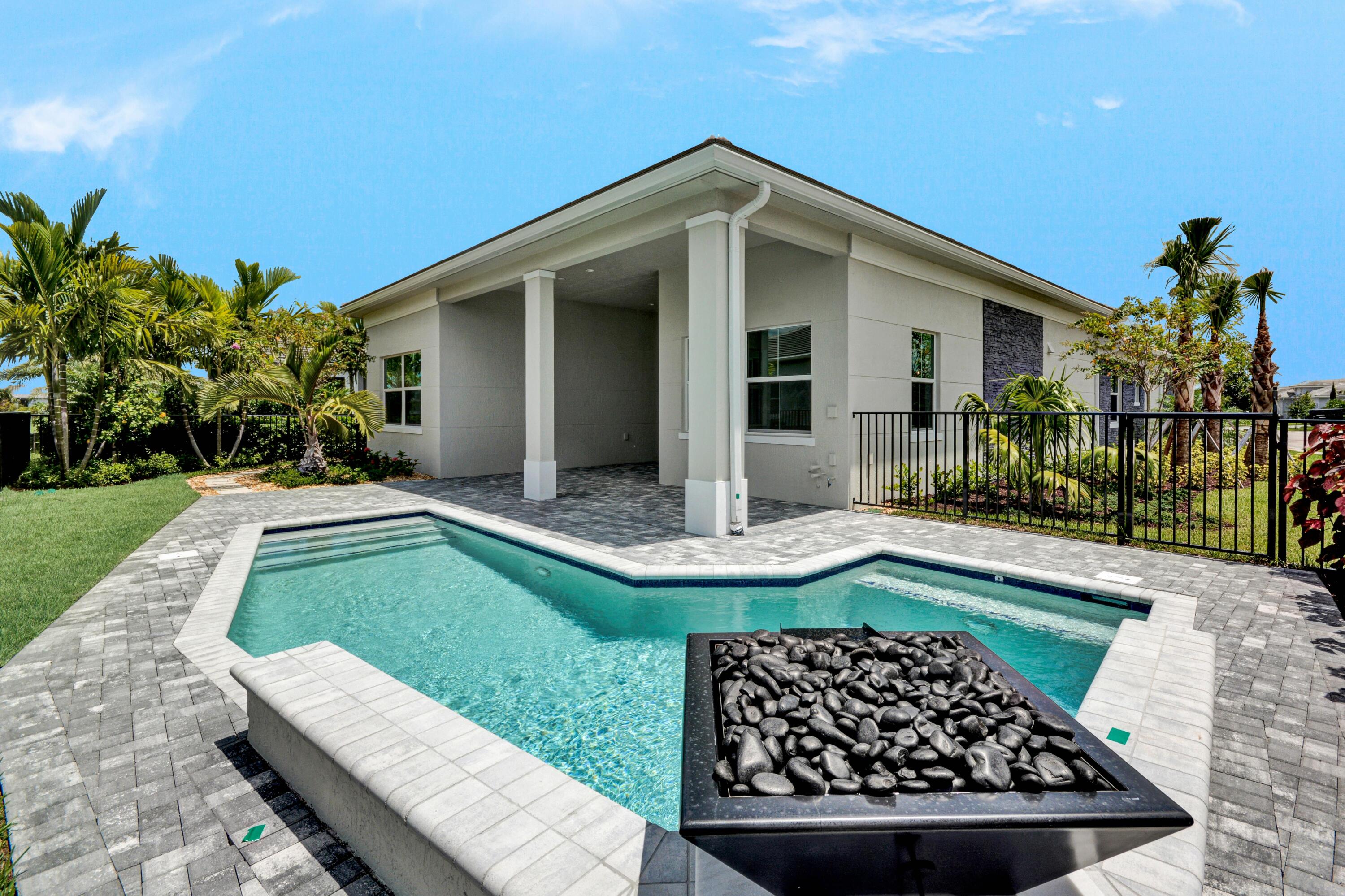 10005 Driftwood Way, Palm Beach Gardens FL 33412