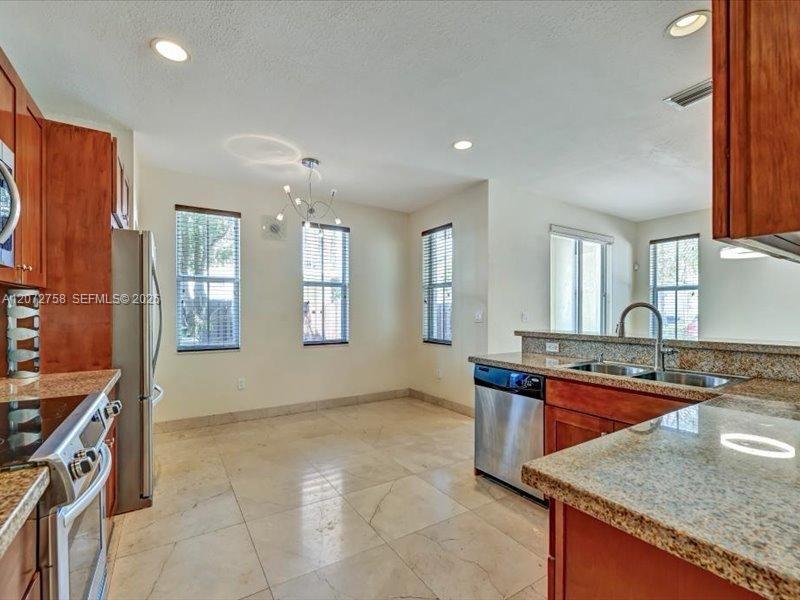 7490 NW 115th Ct — Photo 5