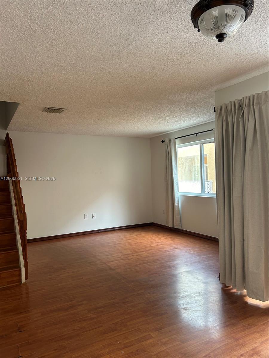 6245 KENDALE LAKES CR # 215, Miami FL 33183