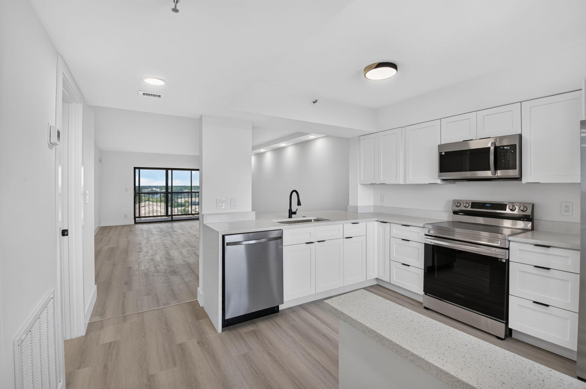 6866 HUNTINGTON Lane # 707 — Photo 4