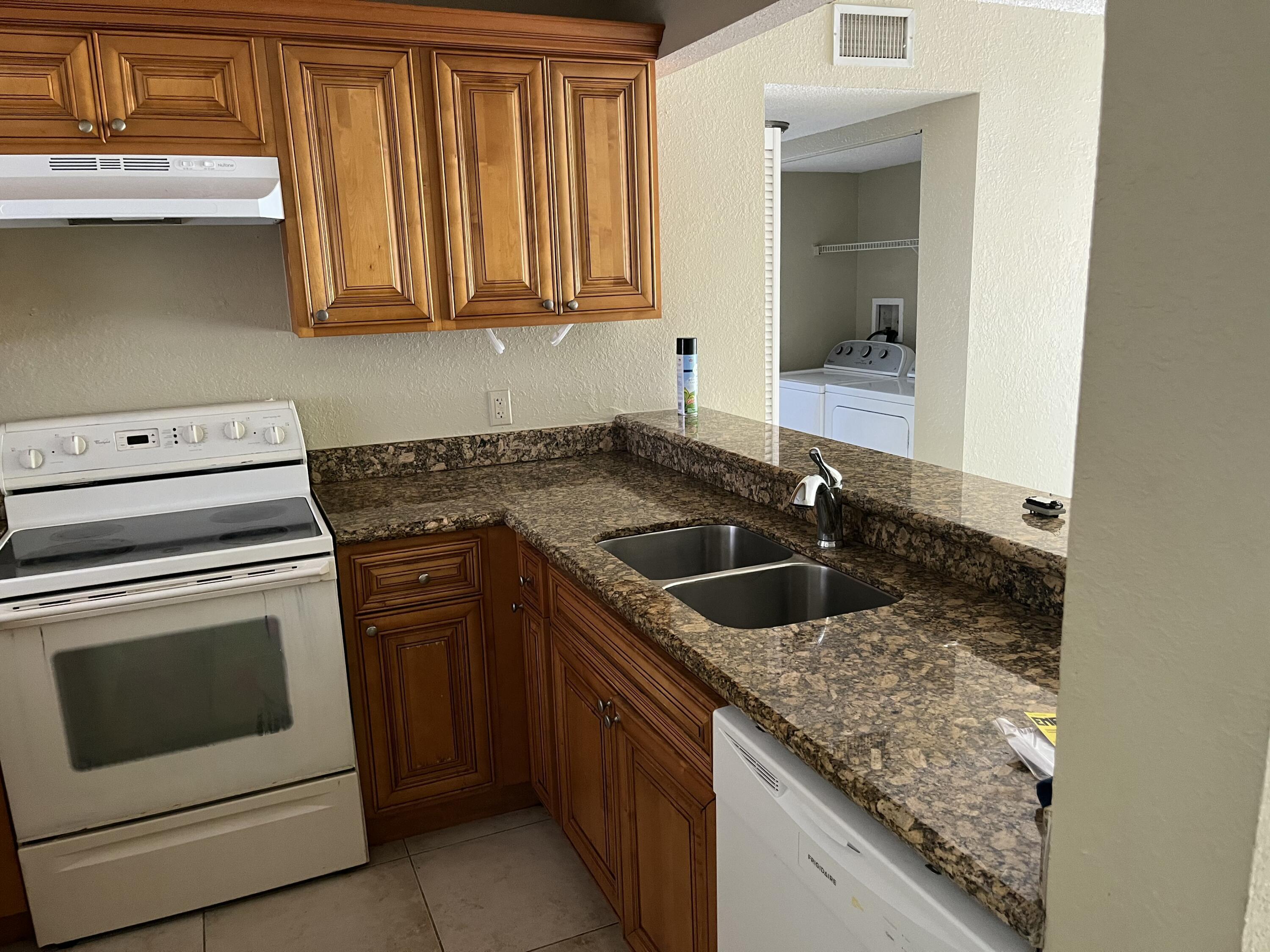 1600 BALFOUR POINT Drive # F — Photo 2