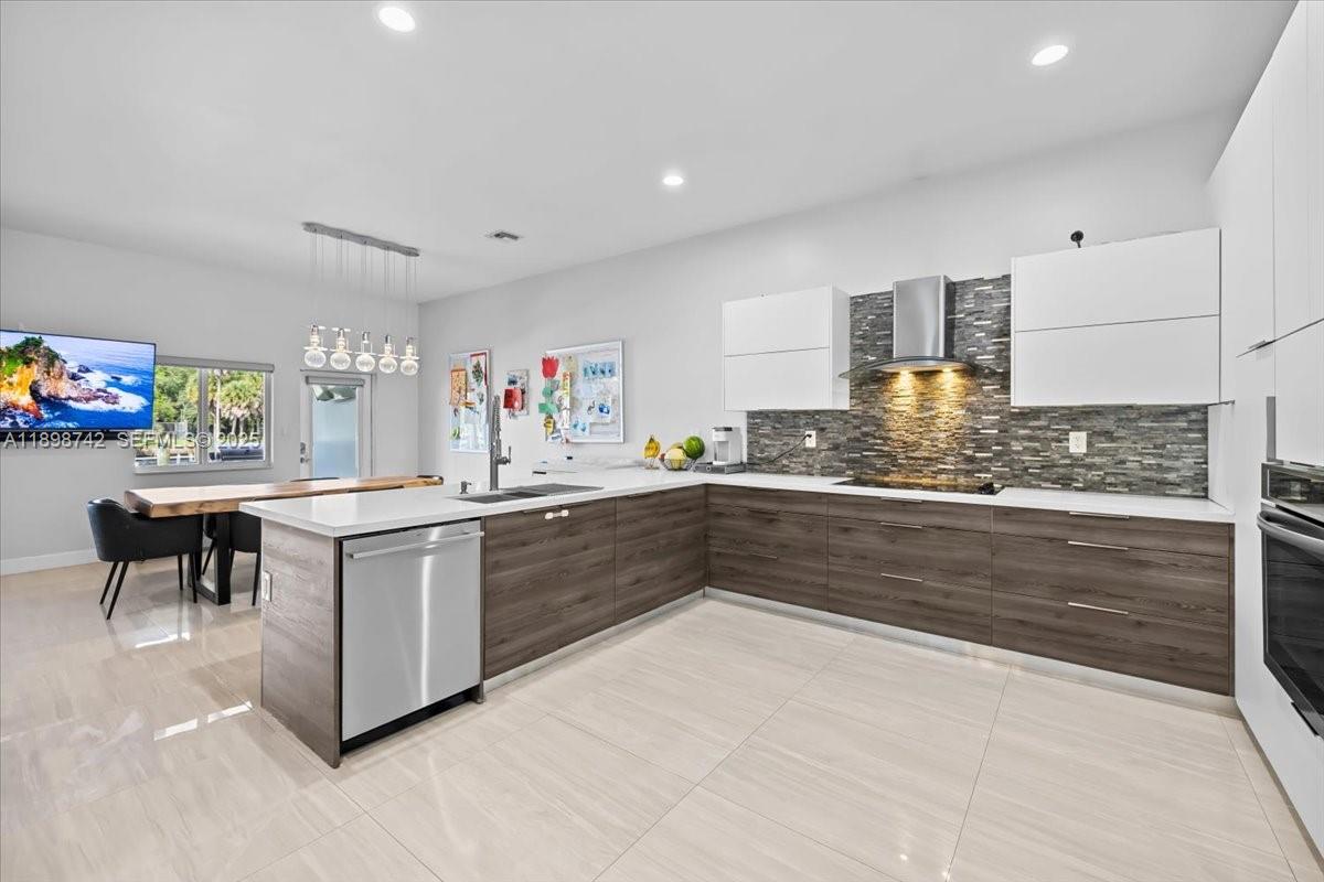 2726 Treasure Cove Cir — Photo 3
