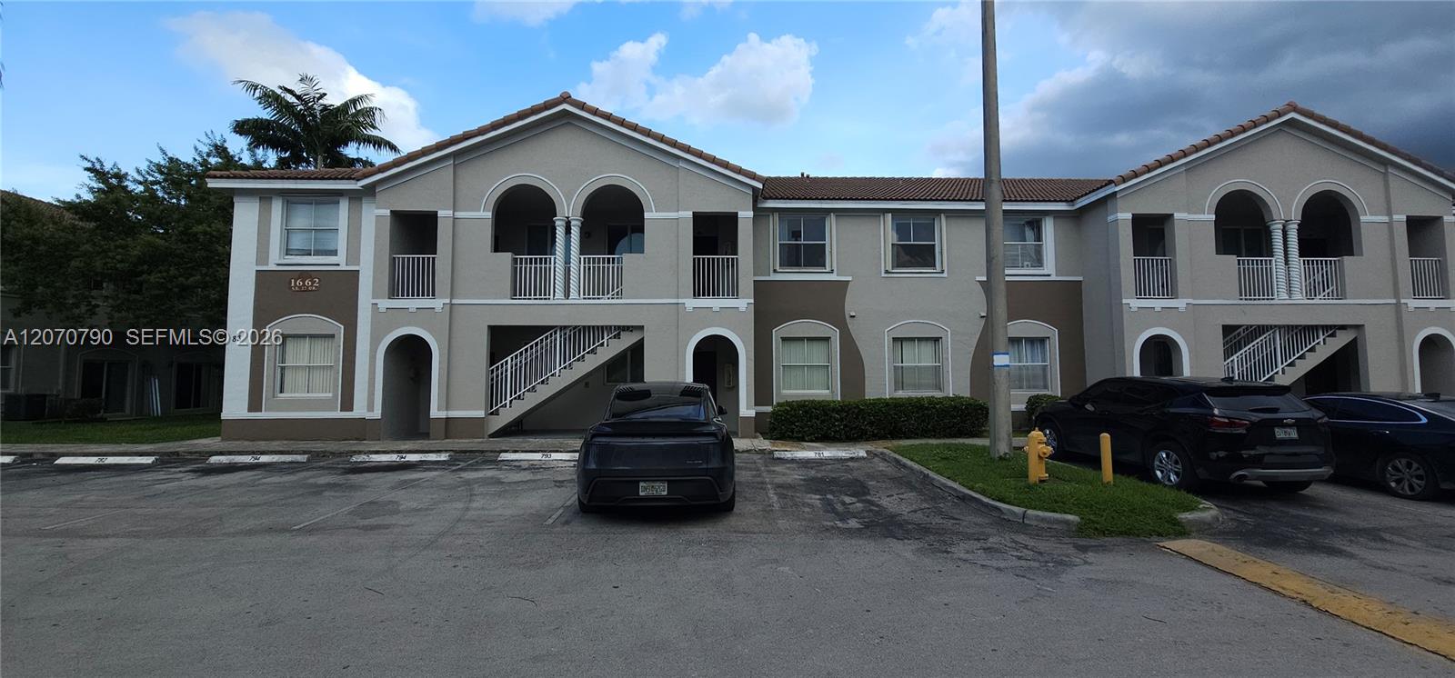 1662 SE 27th Dr # 208 View 1