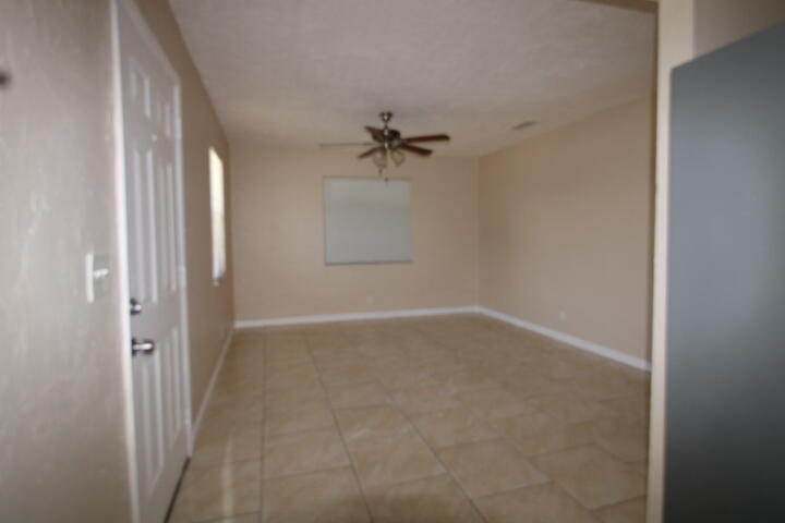 1412 W 6TH Street — Photo 3