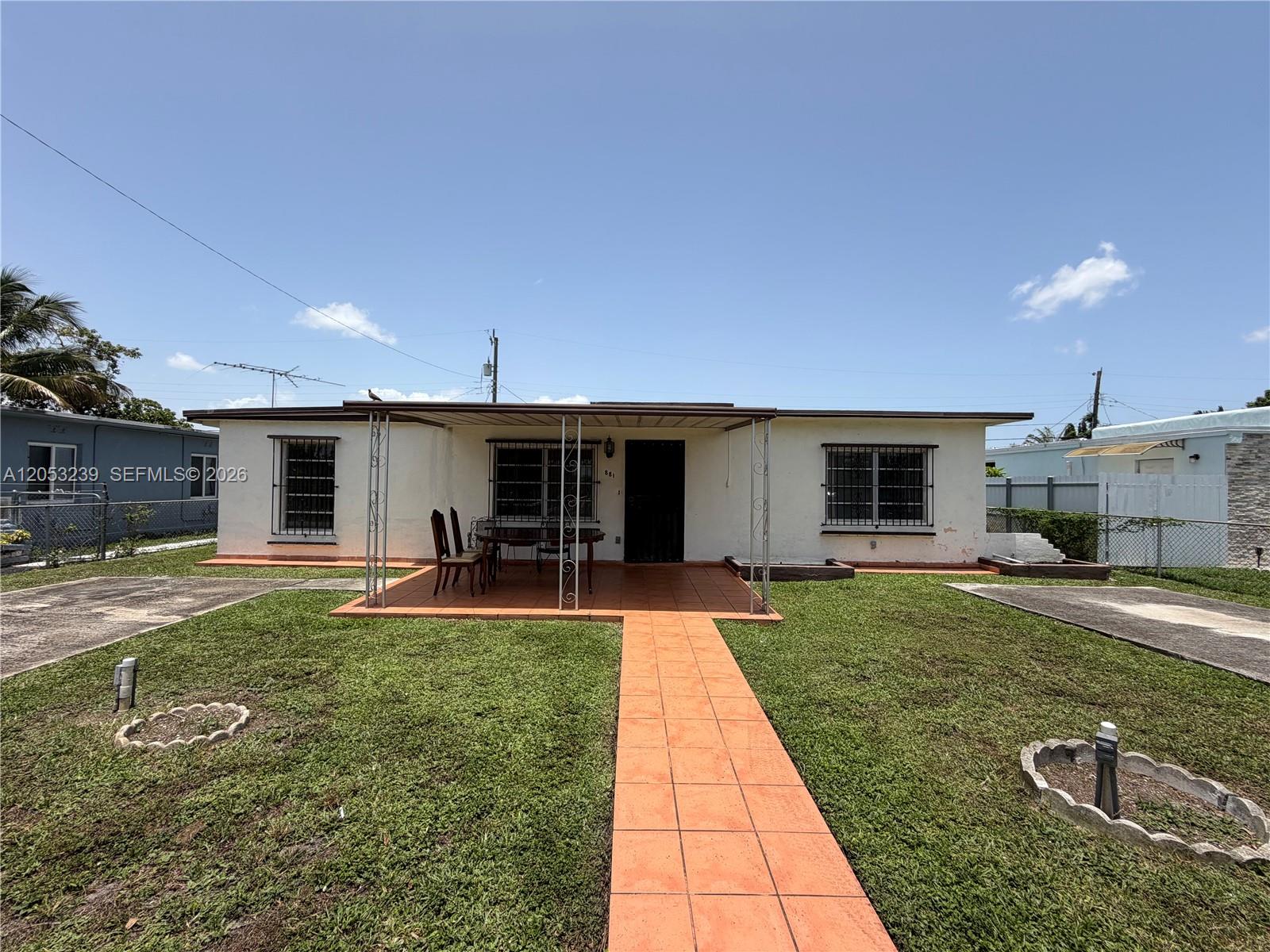 881 E 14th St, Hialeah FL 33010