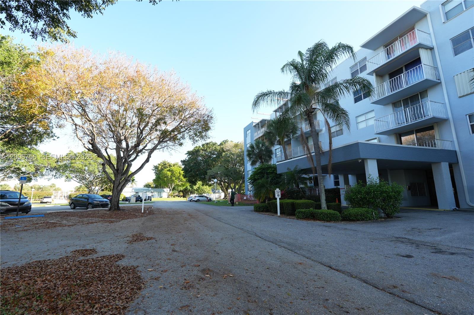 500 Executive Center Dr # 1J, West Palm Beach FL 33401