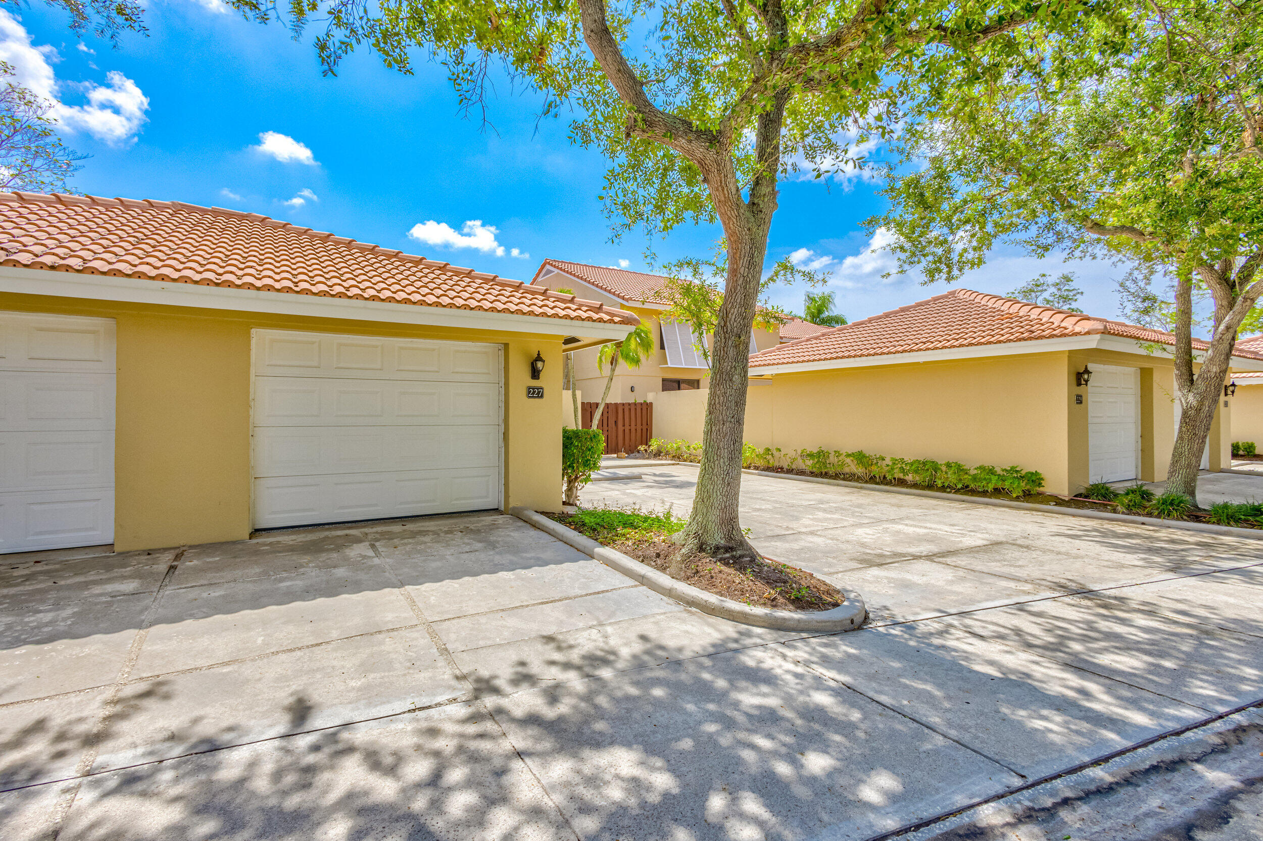 227 OLD MEADOW Way — Photo 3