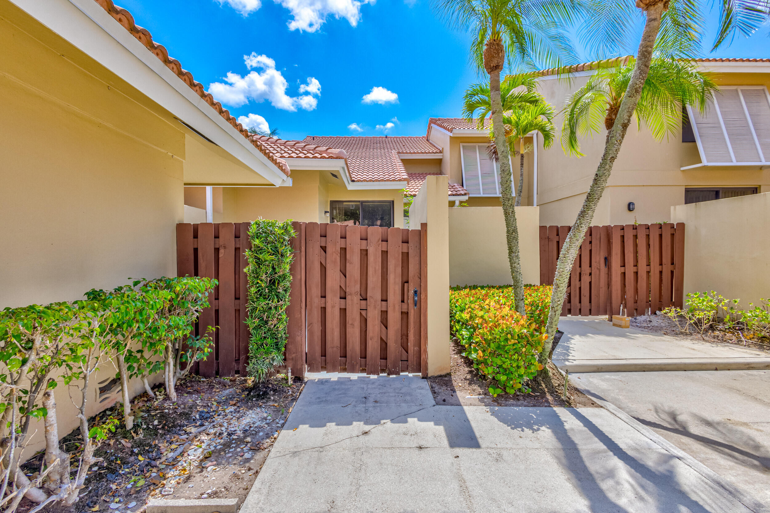 227 OLD MEADOW Way — Photo 4
