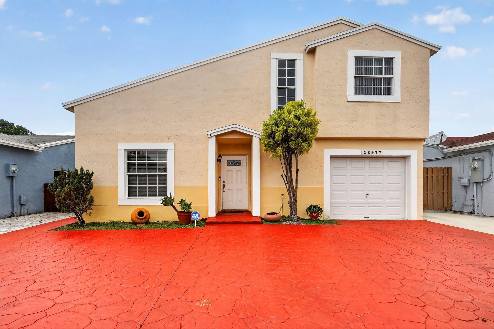 18977 NW 63rd Ct Circle, Miami Gardens FL 33015
