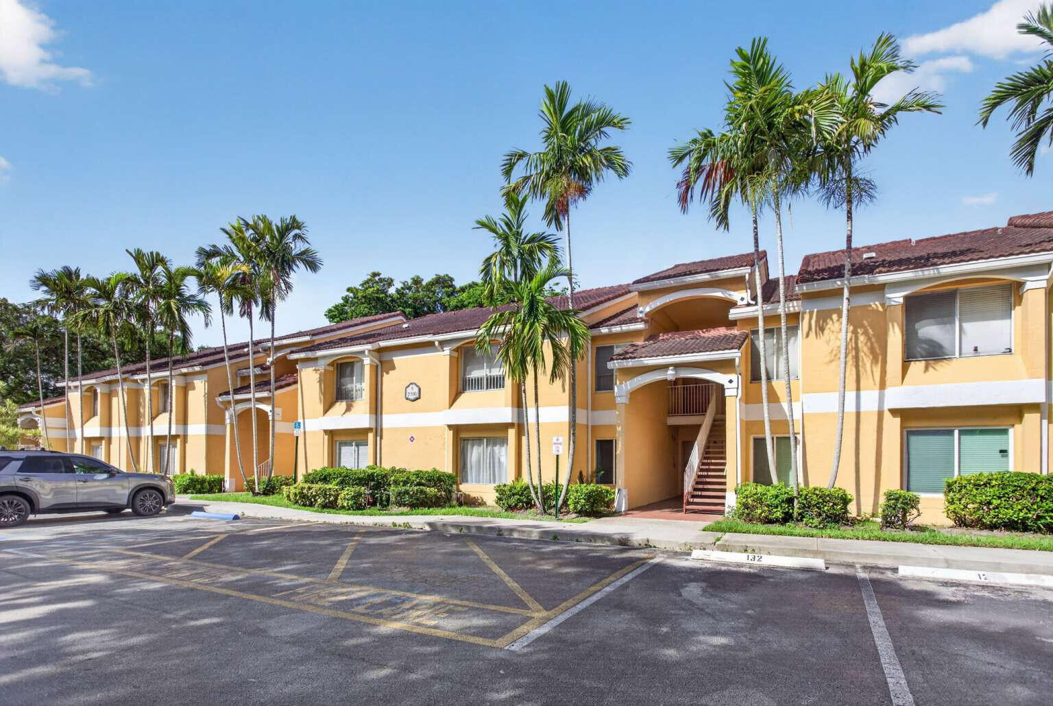 2300 NW 33RD Street # 904, Oakland Park FL 33309
