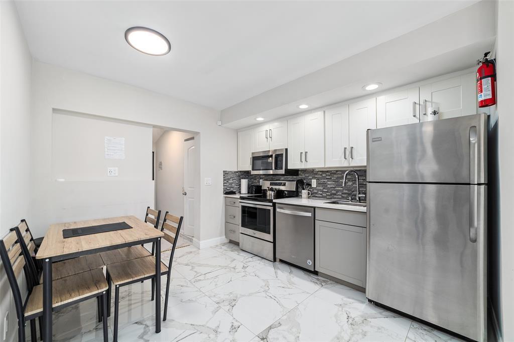 1479 SE 4th Avenue — Photo 3