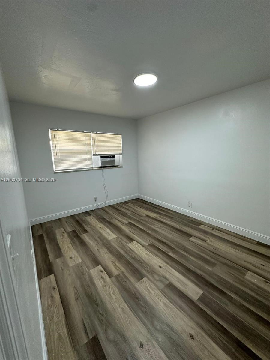 319 NE 2nd St # 4 — Photo 2