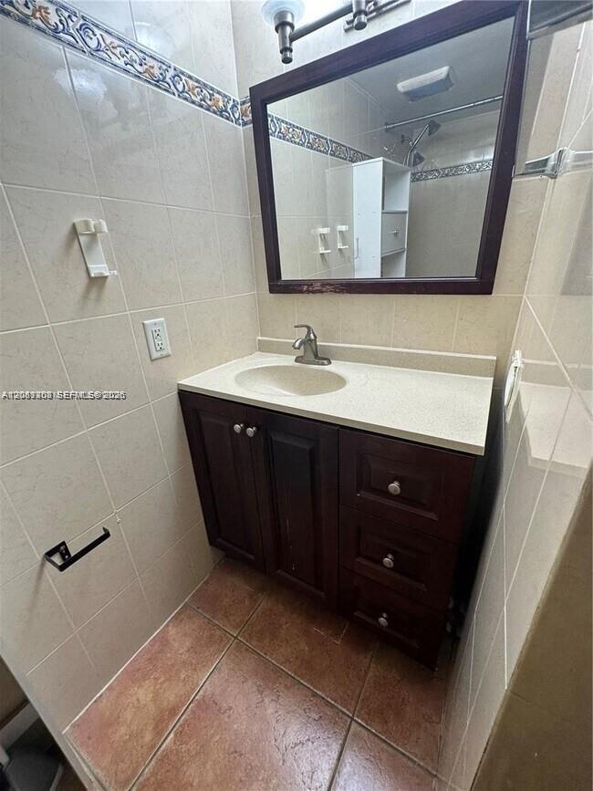 1801 S Treasure Dr # 112 — Photo 3