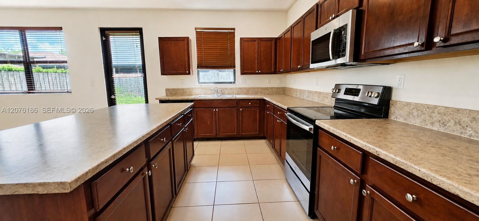 191 SE 35th Ave — Photo 5