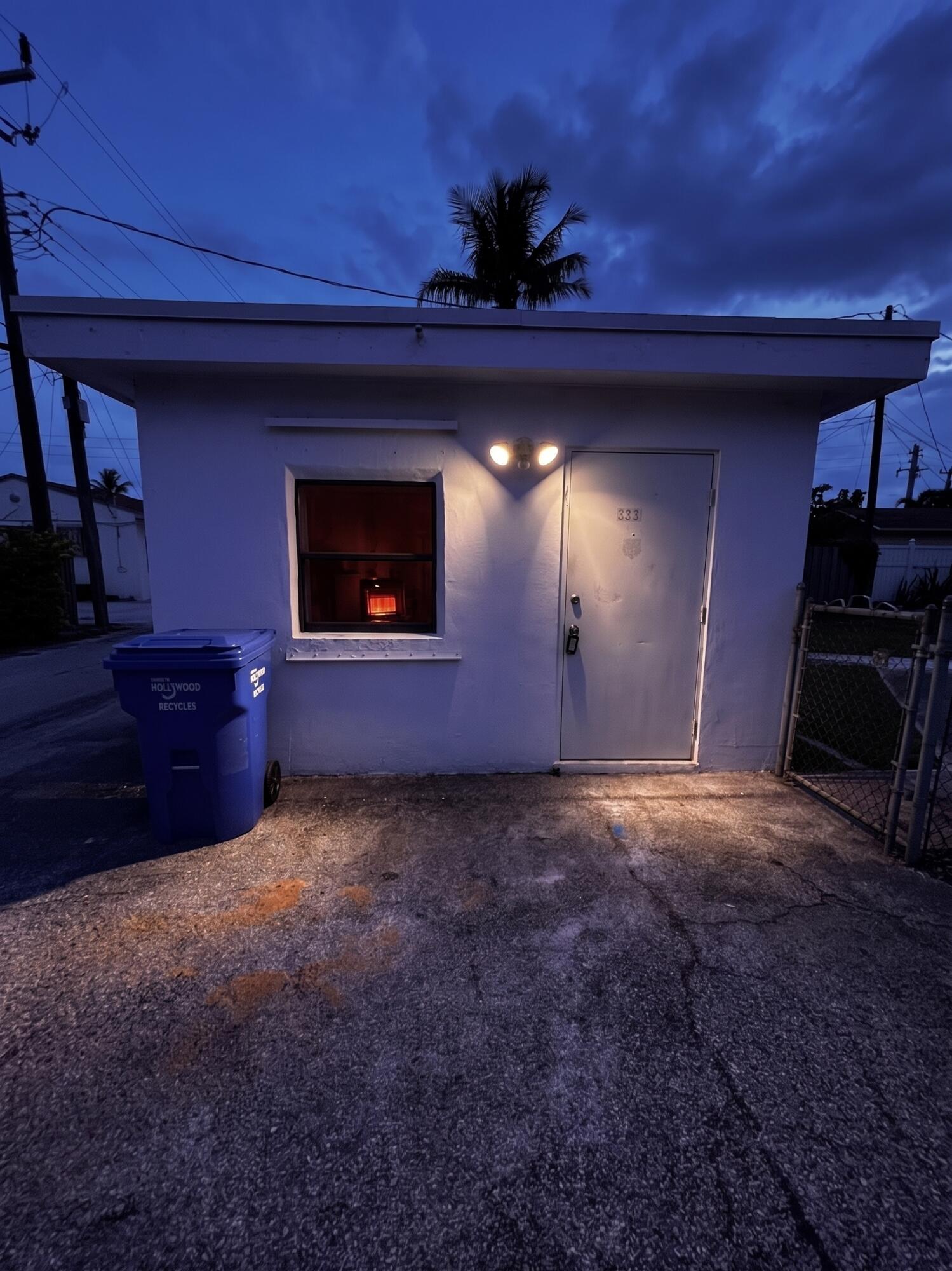 1711 N 17TH Court # C — Photo 4