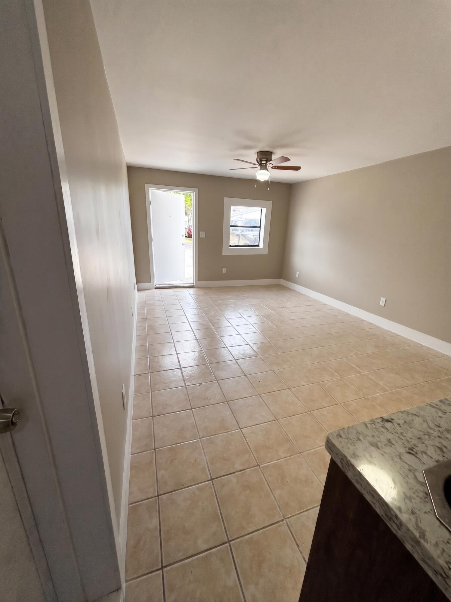 1711 N 17TH Court # C — Photo 2
