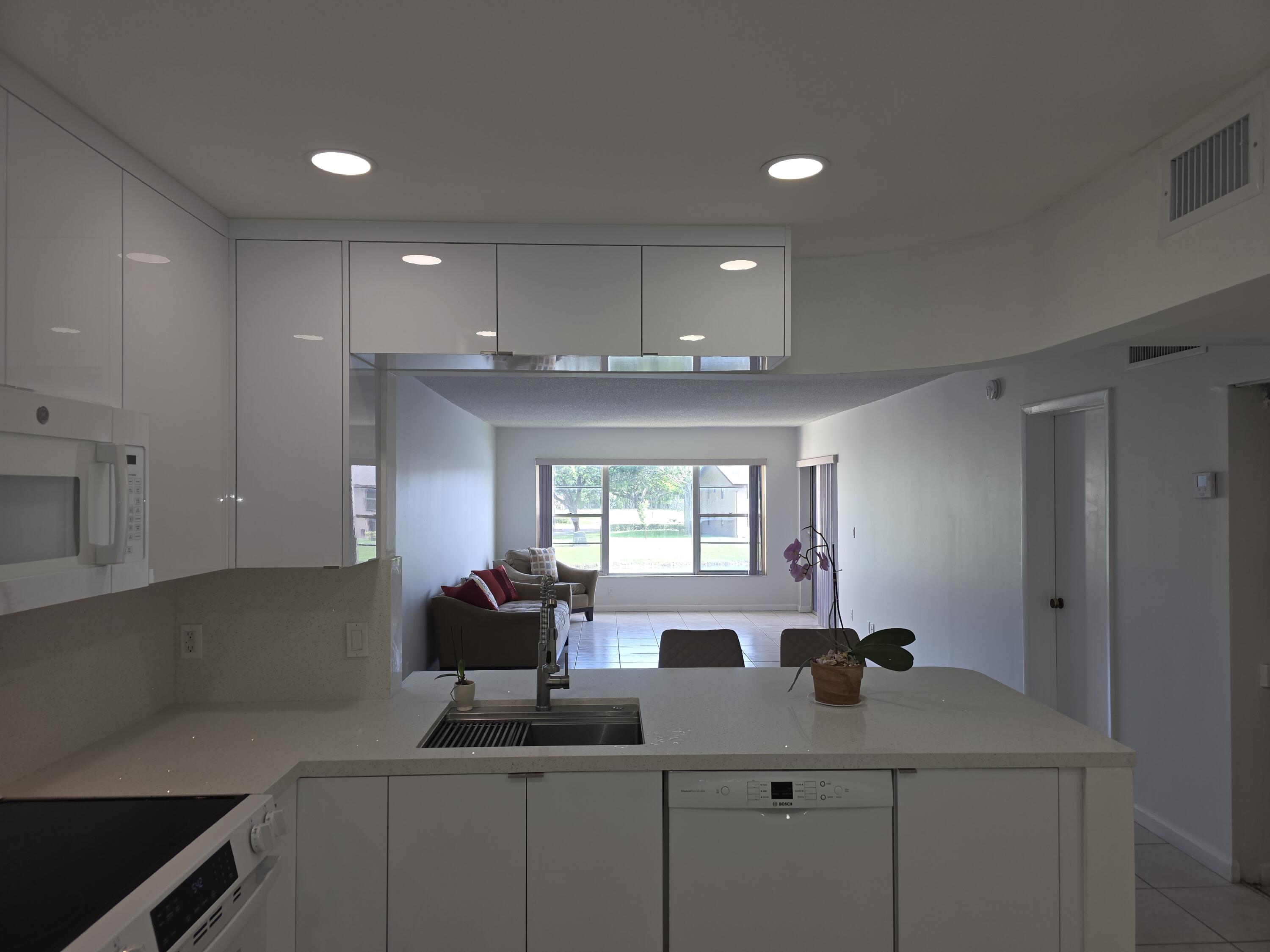 3905 N NOB HILL Road # 206, Sunrise FL 33351