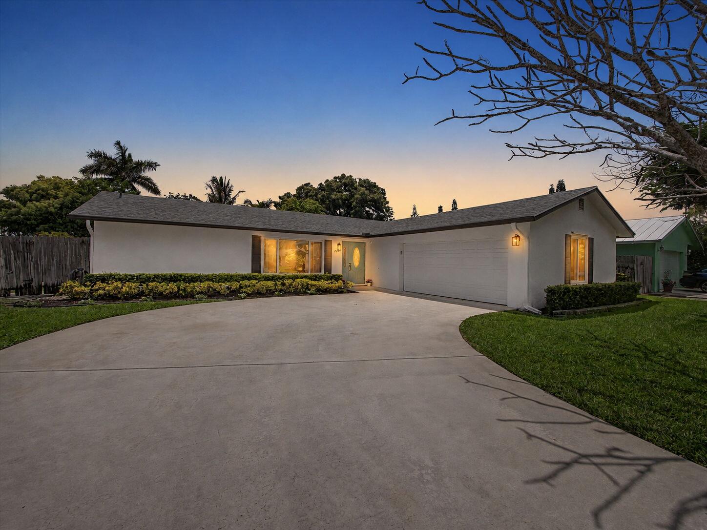 126 Chapel Lane, Tequesta FL 33469