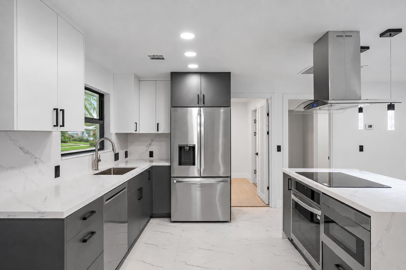 360 Saturn Avenue — Photo 3