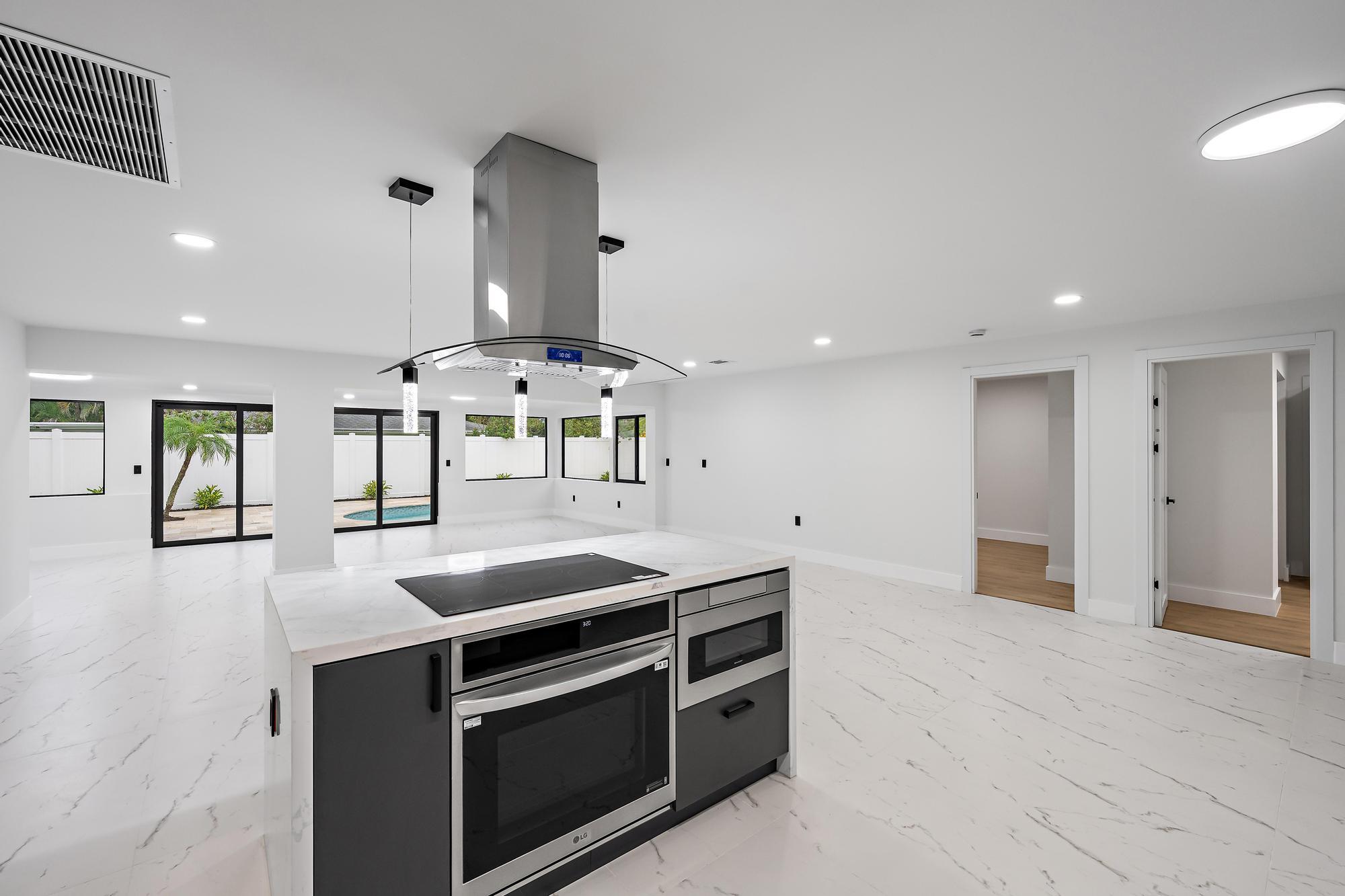 360 Saturn Avenue — Photo 5