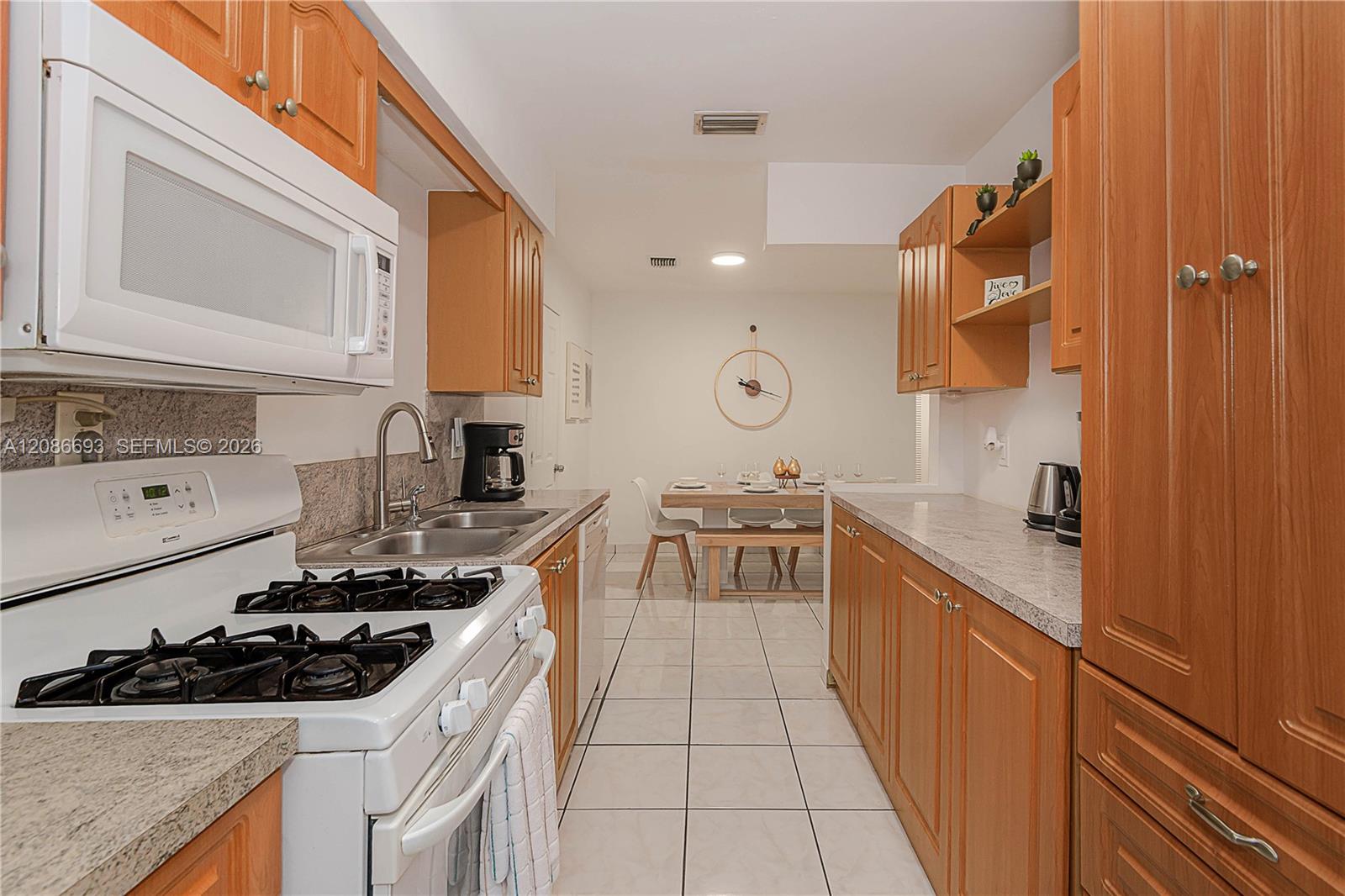 815 NE 6th St # 0 — Photo 5